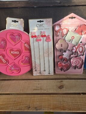 CWC Pink Heart Cookie Cutters Set